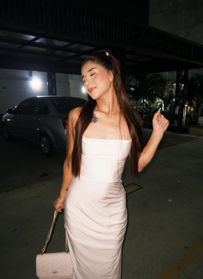 COLOMBIANA MORBOSA ¡LA FIESTA ME PONE CALIENTE!