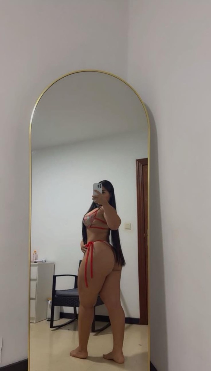 CULONA FIESTERA VEN Y PRUEBA MI COÑITO ESTRECHO