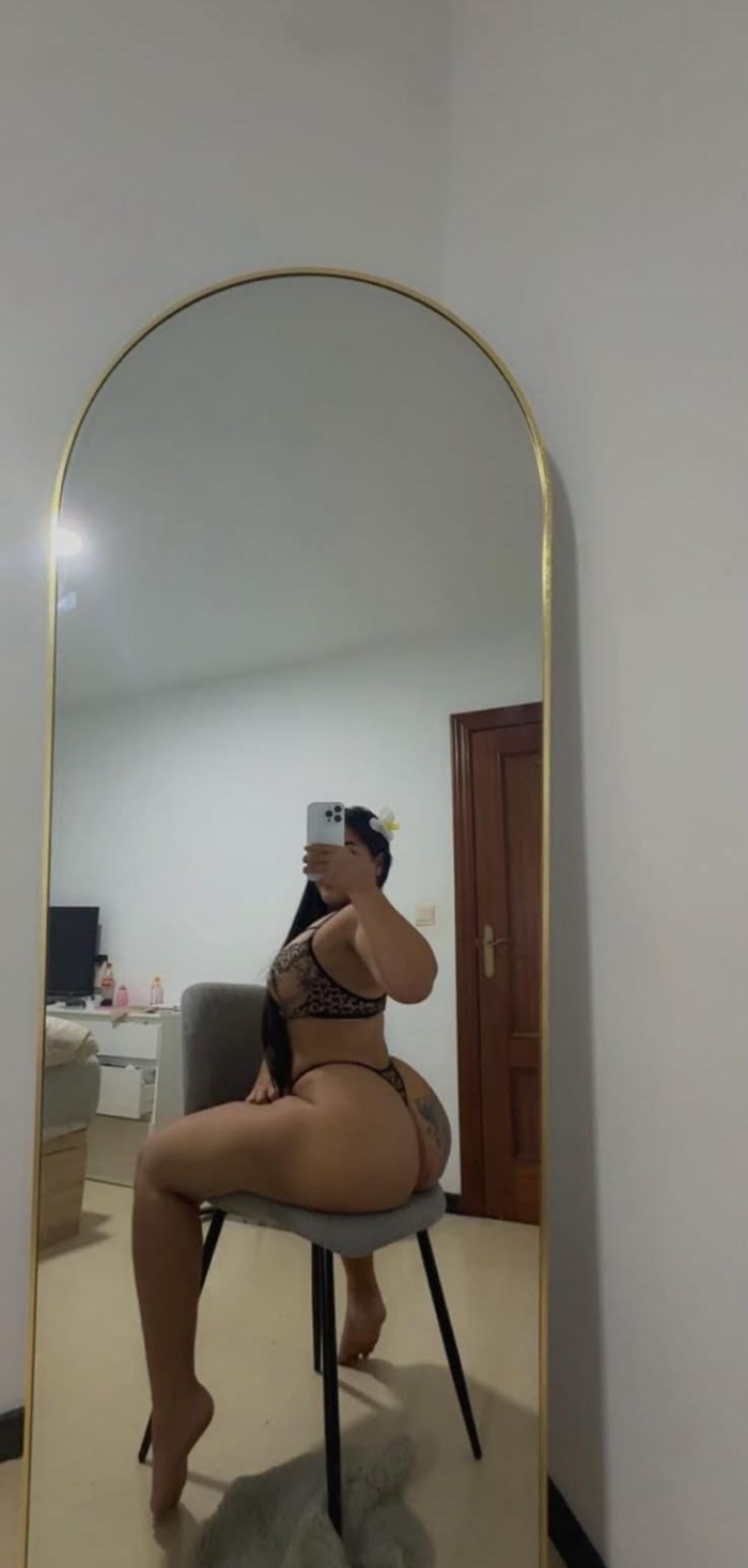 CULONA FIESTERA VEN Y PRUEBA MI COÑITO ESTRECHO