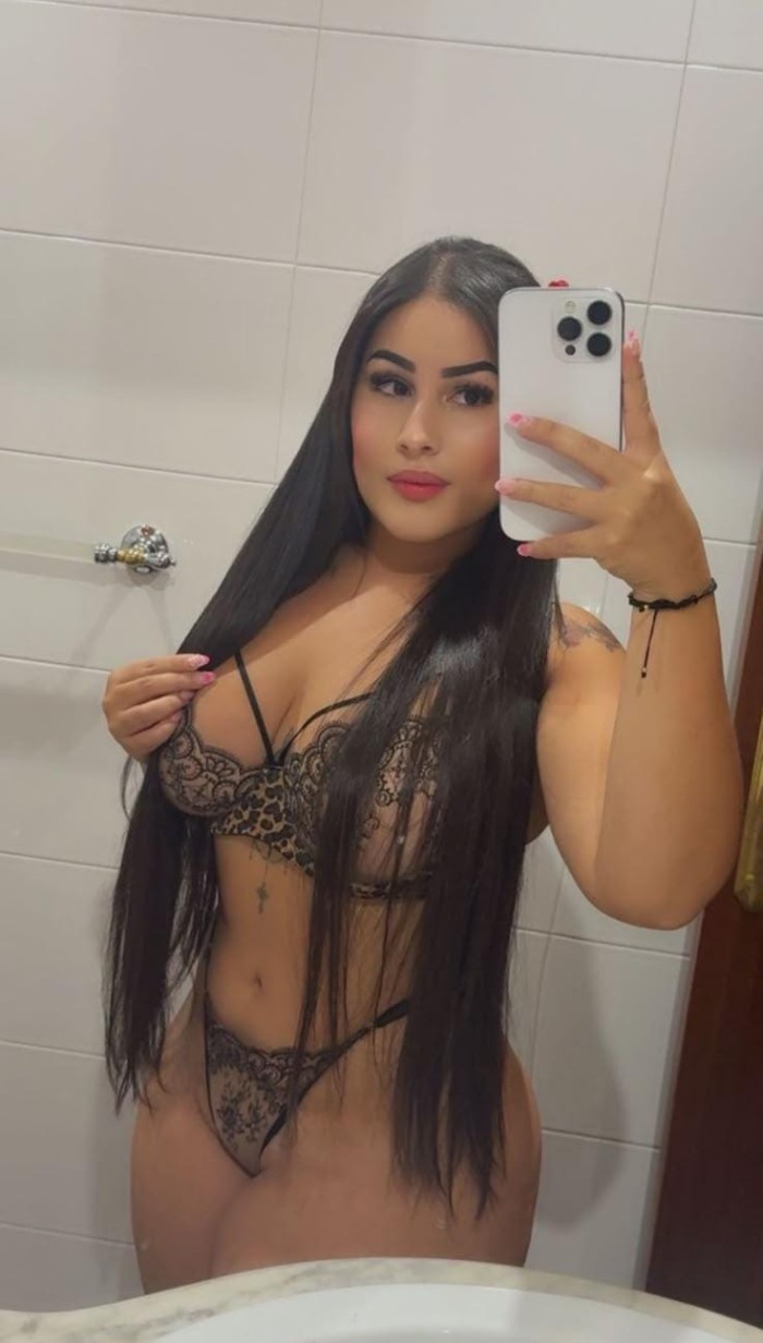 CULONA FIESTERA VEN Y PRUEBA MI COÑITO ESTRECHO