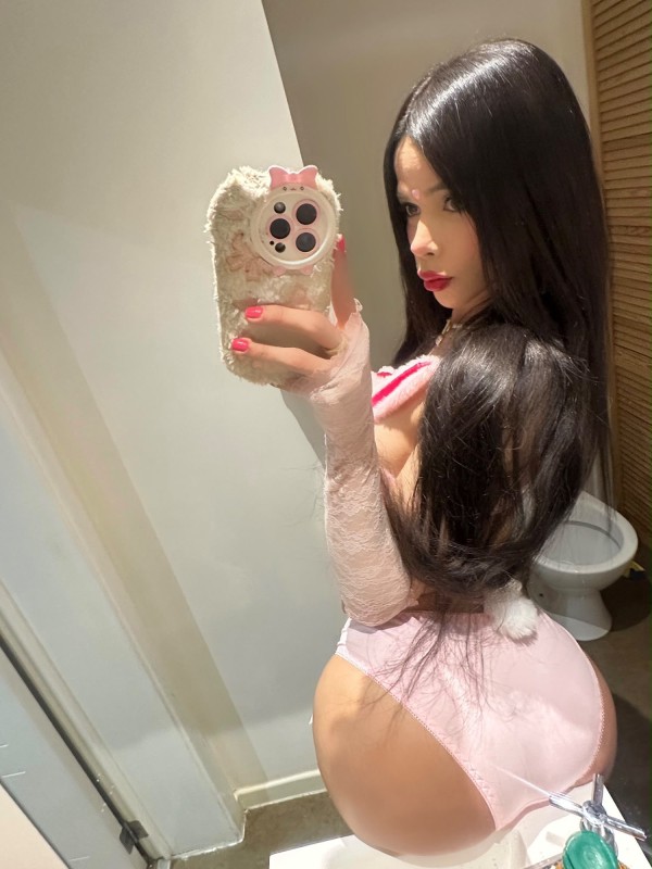 HERMOSA NIÑA TRAS FIESTERA AMOROSA