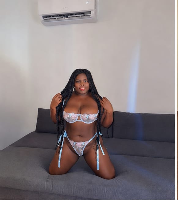 CACHONDITA FIESTERA QUIERO QUE ME FOLLES DURO