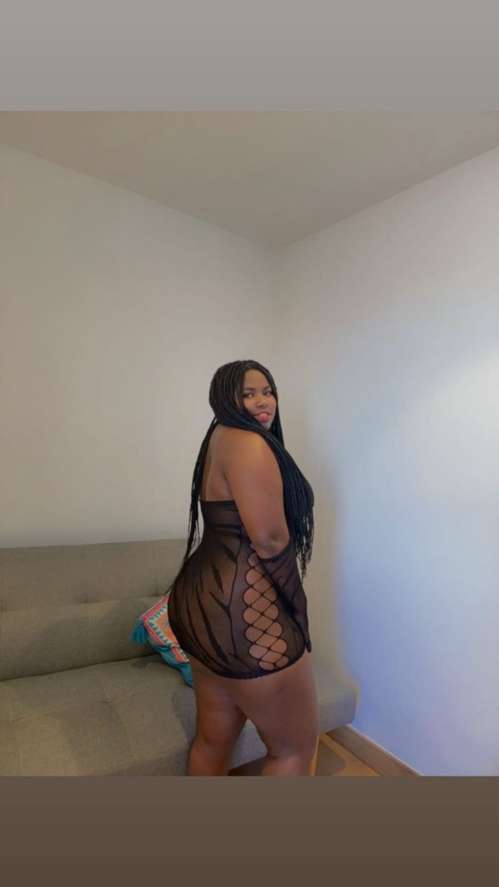 CACHONDITA FIESTERA QUIERO QUE ME FOLLES DURO