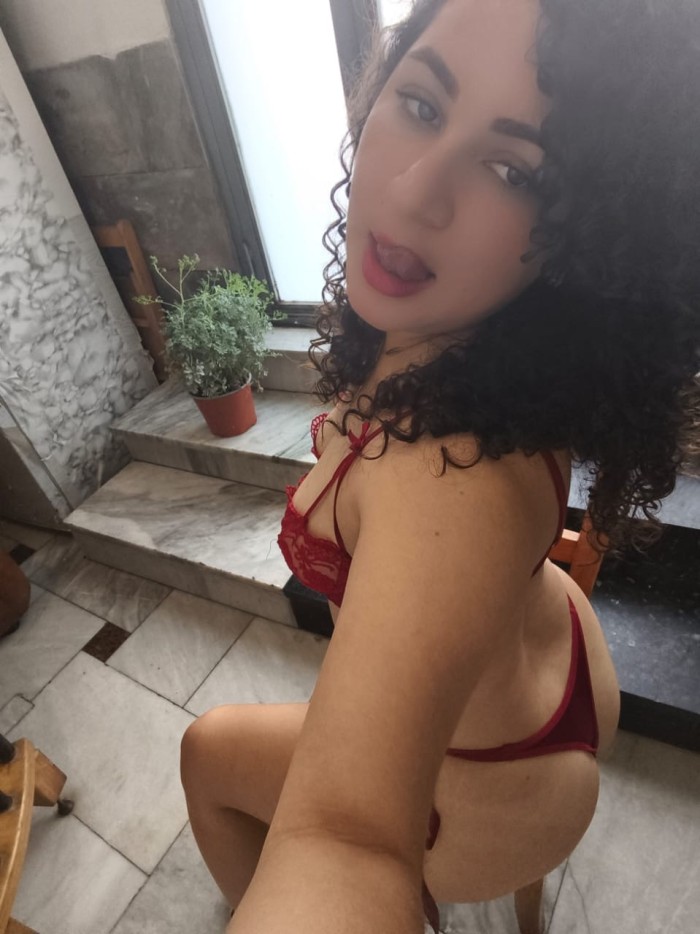 VENEZOLANA MUY BELLA EN SAGRADA FAMILIA 24H