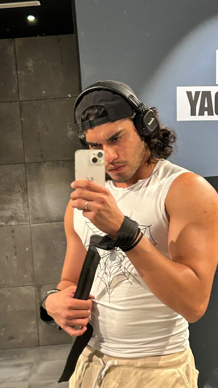 CHICO ARDIENTE DESEOSO COMPLACIENTE SOLO ATEINDO H