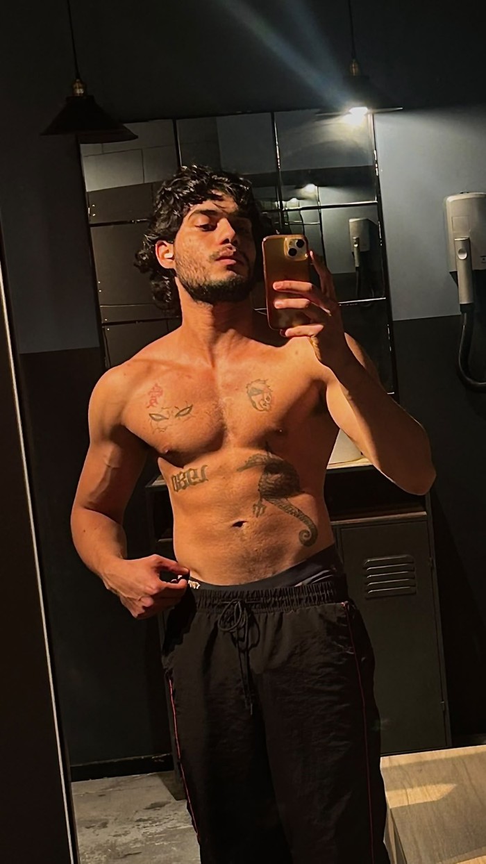 CHICO ARDIENTE DESEOSO COMPLACIENTE SOLO ATEINDO H