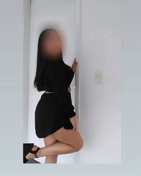 YENI CHICA LATINA MUY FOGOSA Y CALIENTE