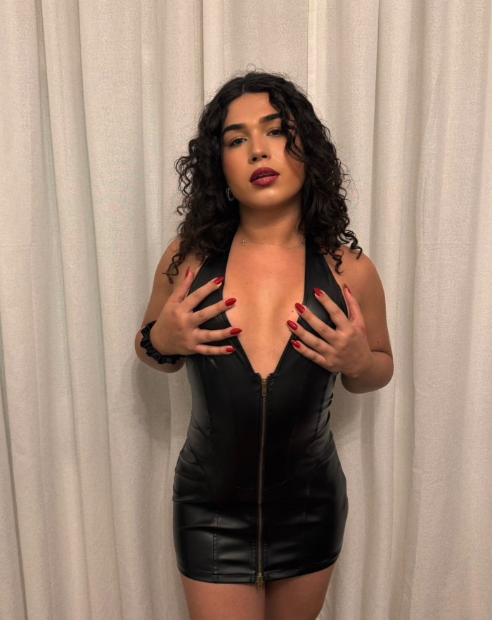 TRANS LECHERA LISTA PARA LLENAR TU CULO TRAGON
