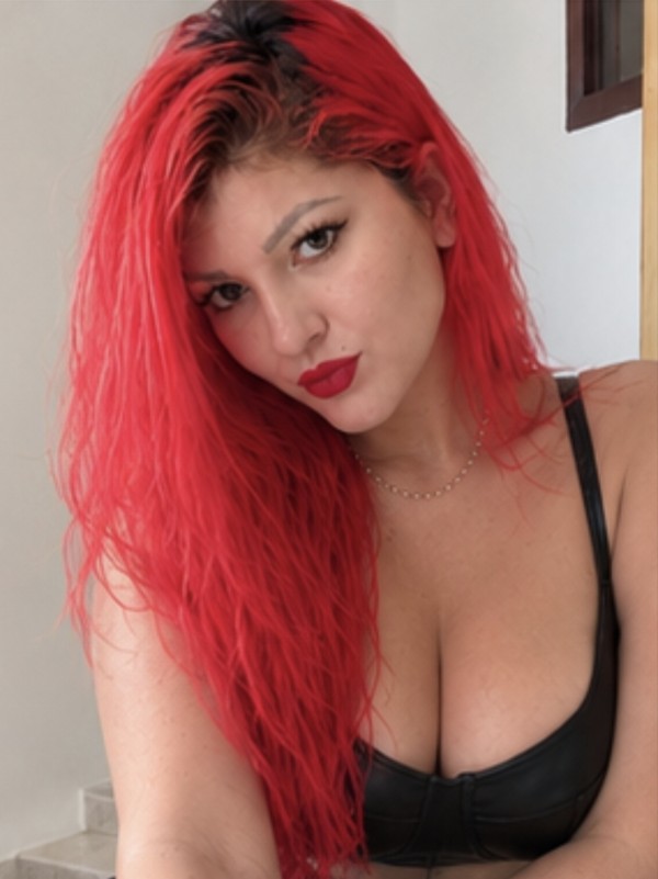 Rumana bien atrevida…tmb salidas.morbo y vicio a tope