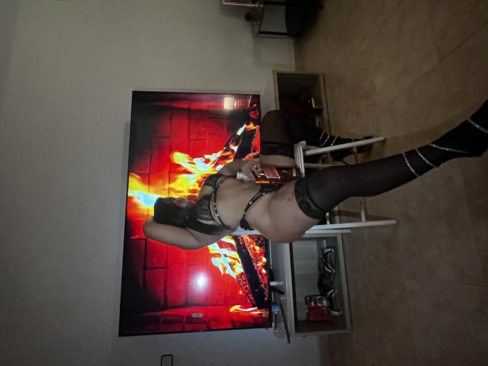 Kylie, una zorra hecha a tu medida, LLAMAME