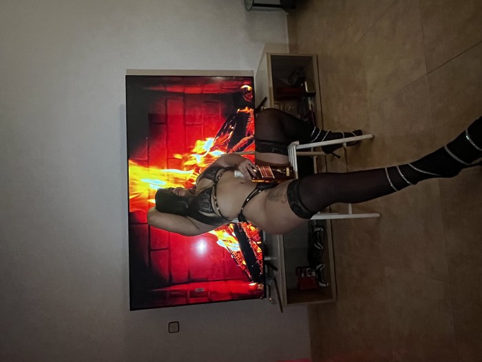 Kylie, una putita dominante y cañera a tope