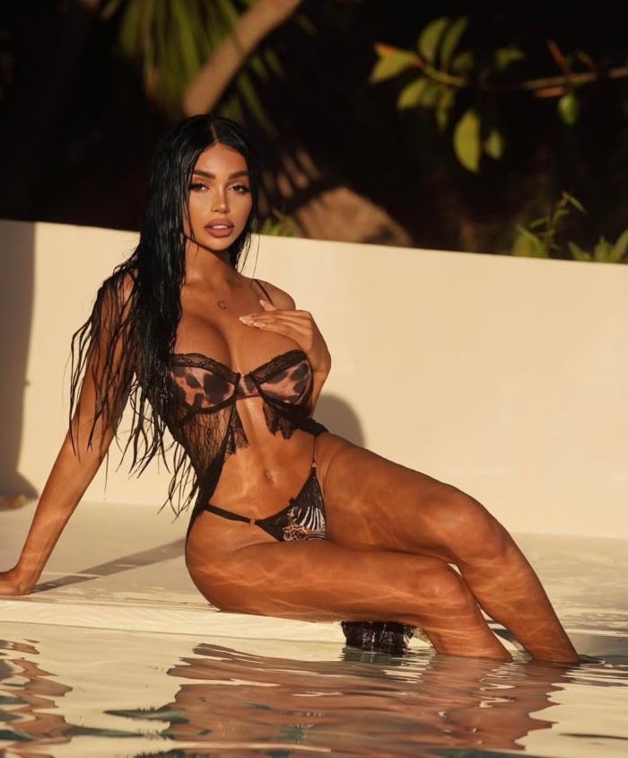 MELANIA TRANX, MORENITA  ️Y EXPLOSIVA! VIENES?