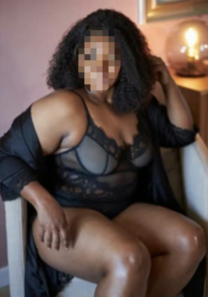 Carla madurita ardiente y morbosa