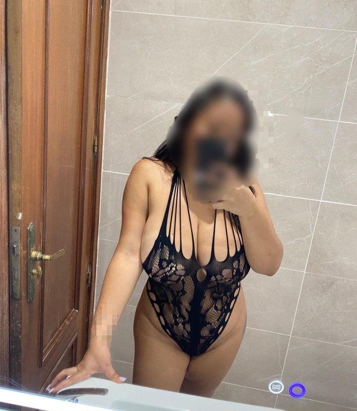 DISFRUTEMOS DE FIESTA Y SEXO INTENSO LATINA SEXY