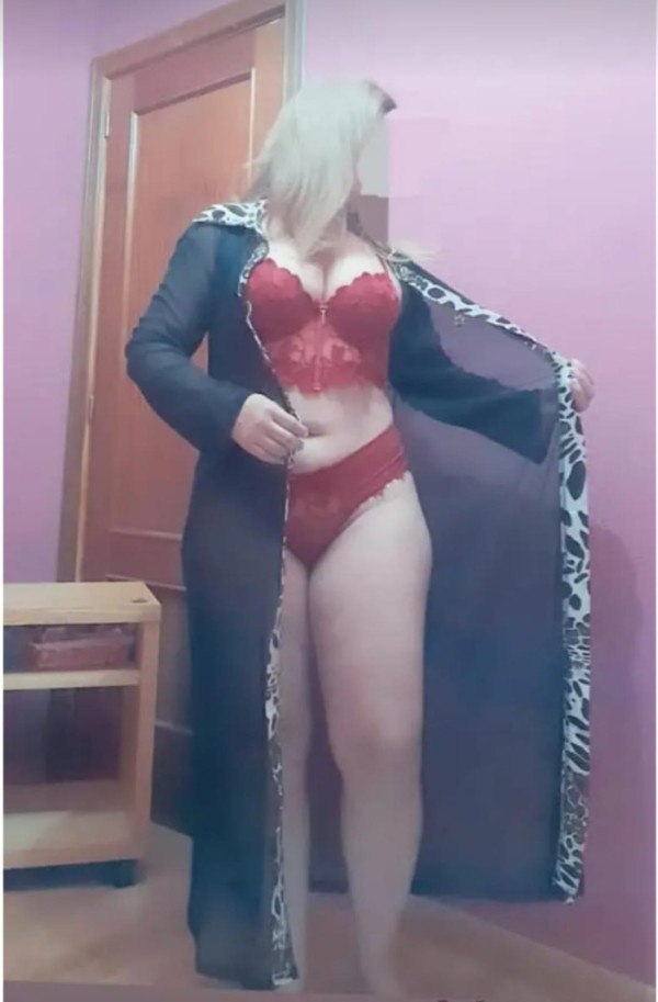 Rubia guapísima disponible 24h