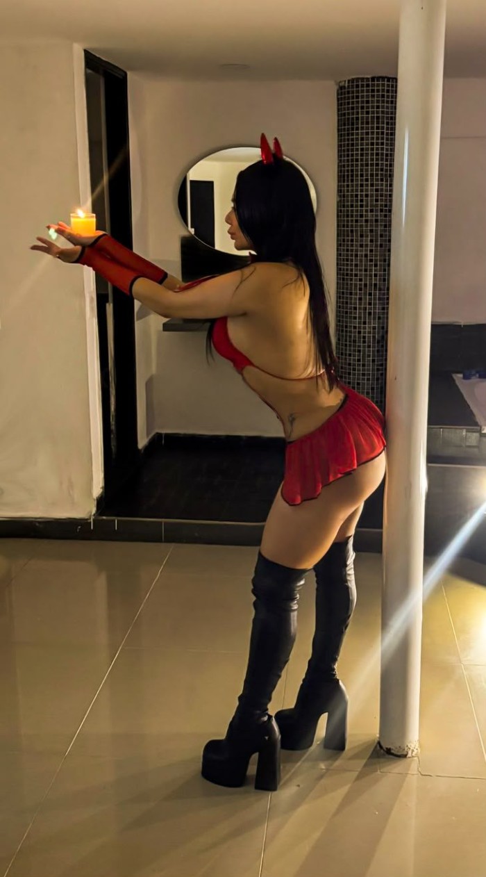 EXCLUSIVA FIESTERA VEN Y PRUEBA MI COÑITO ESTRECHO