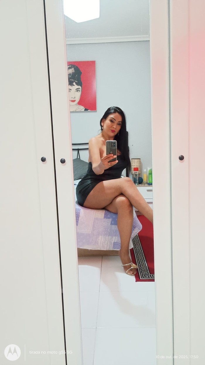 UNA CHICA FIESTERA QUE HACE INOLVIDABLE CADA NOCHE