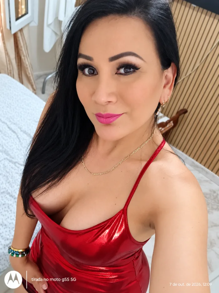 UNA CHICA FIESTERA QUE HACE INOLVIDABLE CADA NOCHE