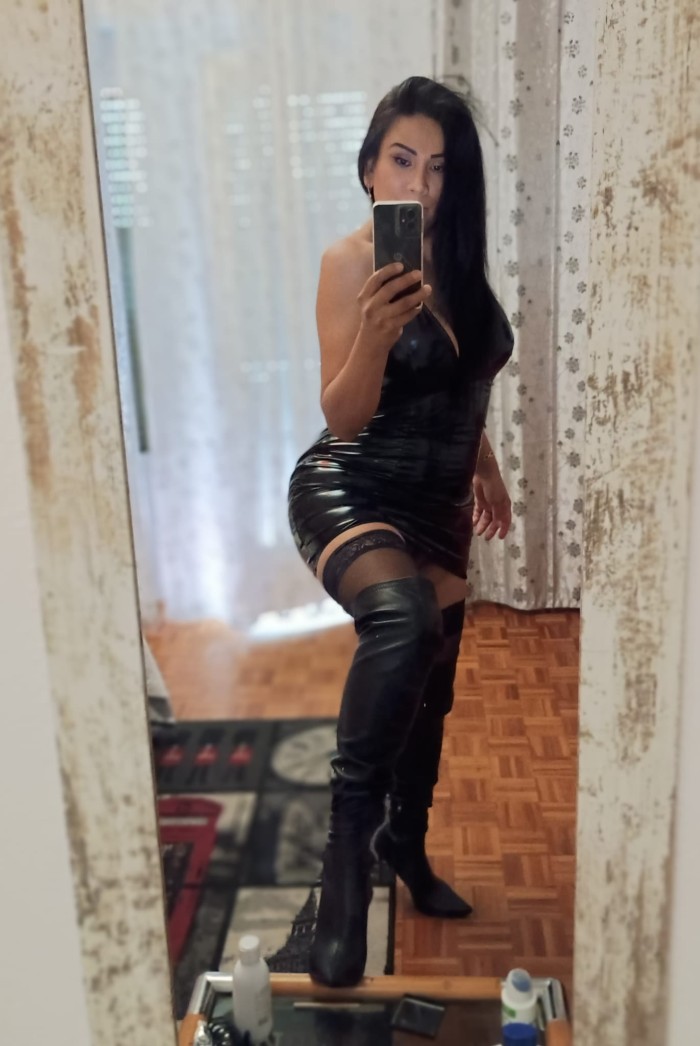 UNA CHICA FIESTERA QUE HACE INOLVIDABLE CADA NOCHE