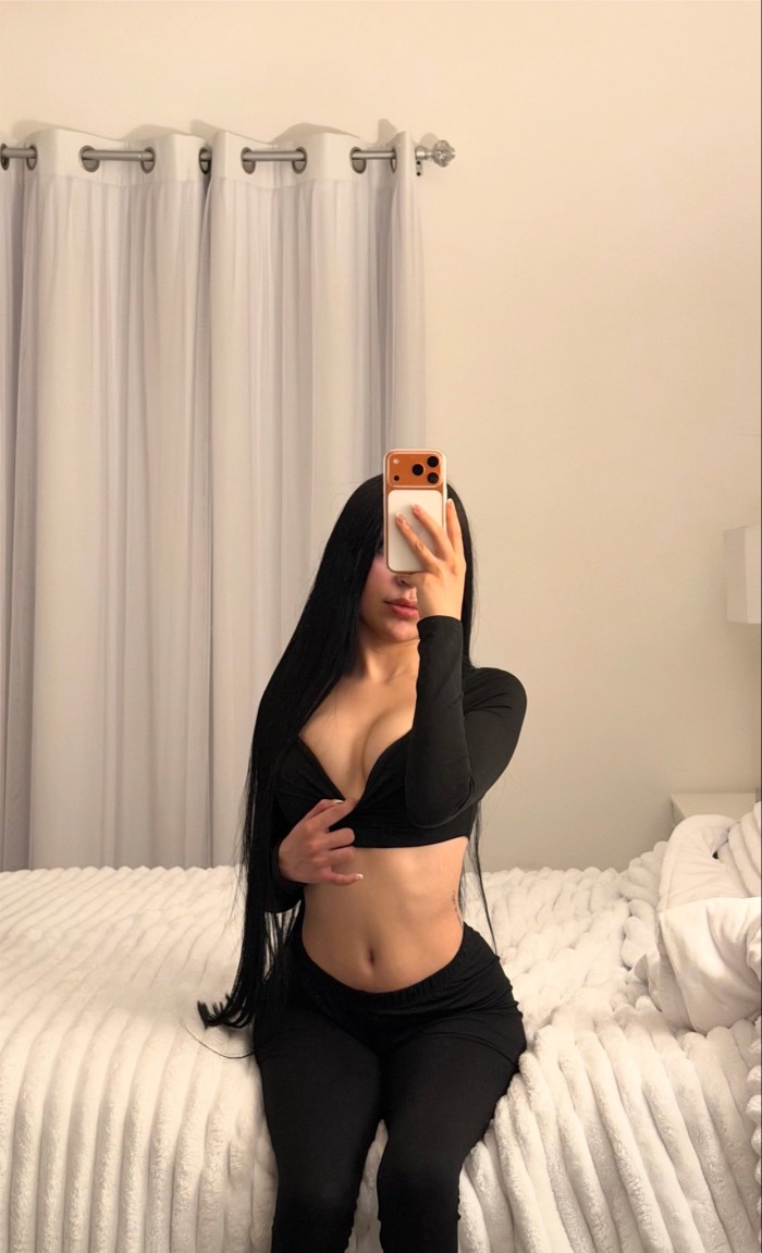 Latina con el coño gordo y mojadito, escríbeme bb