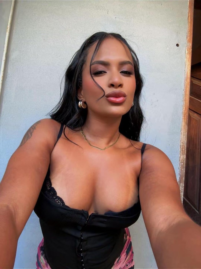 ZONA GROS – BRASILEÑA DE LUJO ARDIENTE Y SUPER EXCITANTE