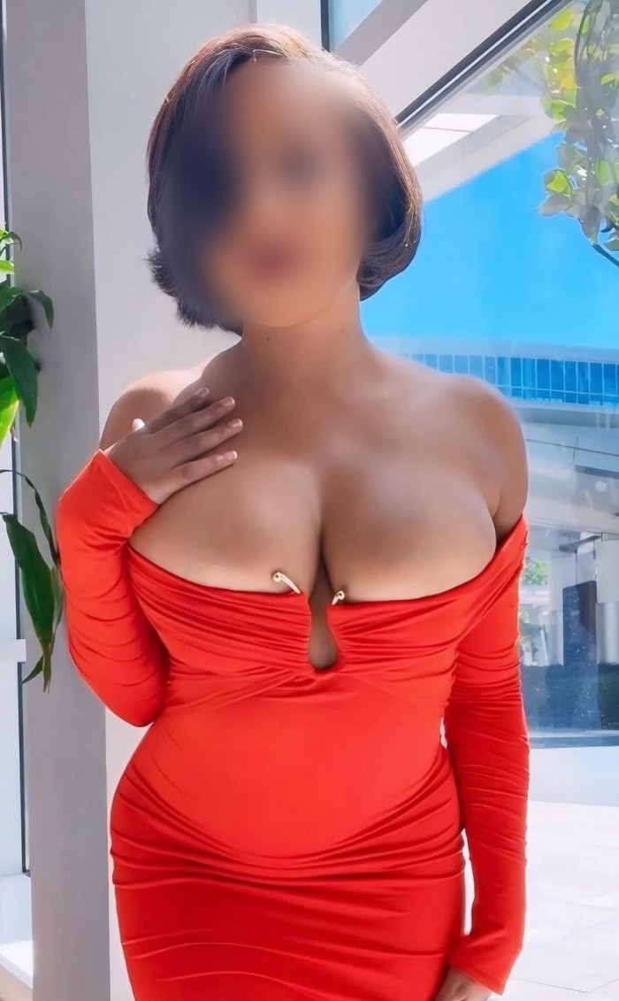 POR PALMA CENTRO – COLOMBIANA DE LUJO EXPLOSIVA Y JUGUETONA