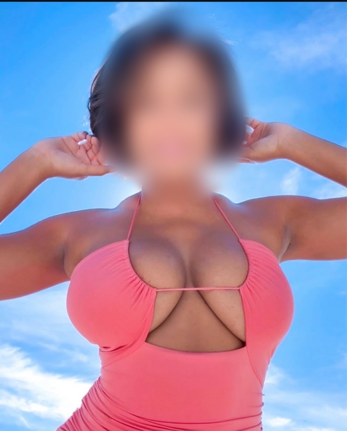 POR PALMA CENTRO – COLOMBIANA DE LUJO EXPLOSIVA Y JUGUETONA