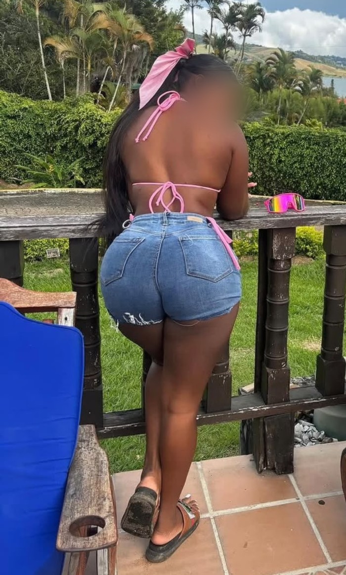POR PALMA CENTRO – CHICA COLOMBIANA MORBOSA Y EXCITANTE