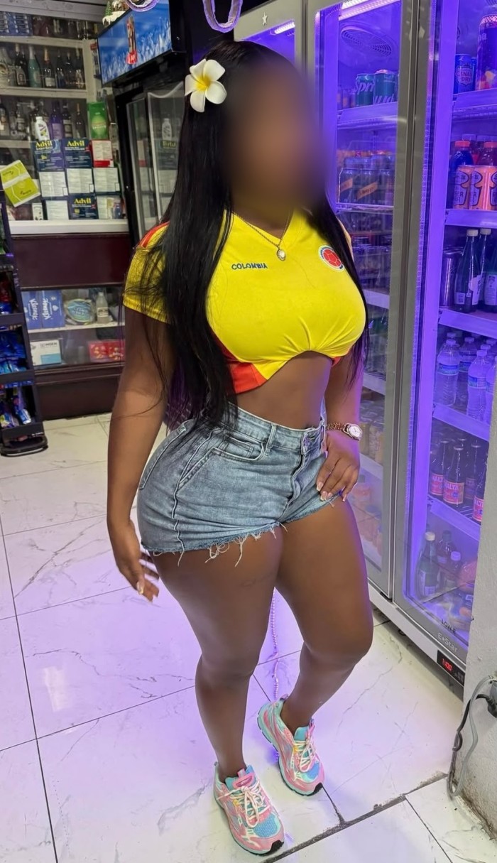 POR PALMA CENTRO – CHICA COLOMBIANA MORBOSA Y EXCITANTE