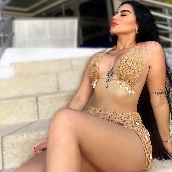 KARINA UNA CHICA COMPLACIENTE Y MUY COMPLETA