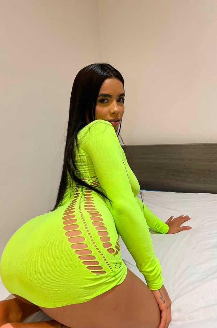 EXUBERANTE DELICIOSA IMPLICADA DESEOSA DE PLACER