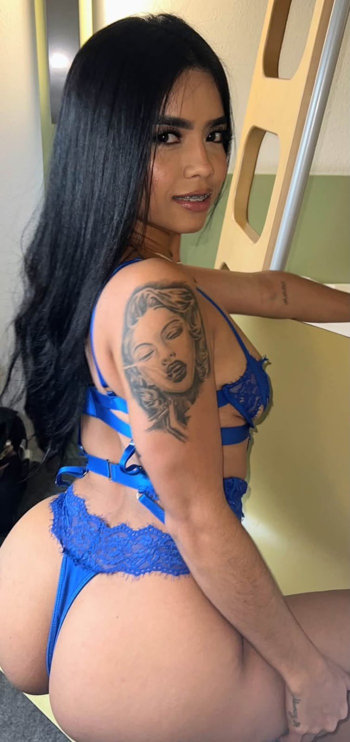 EXUBERANTE DELICIOSA IMPLICADA DESEOSA DE PLACER