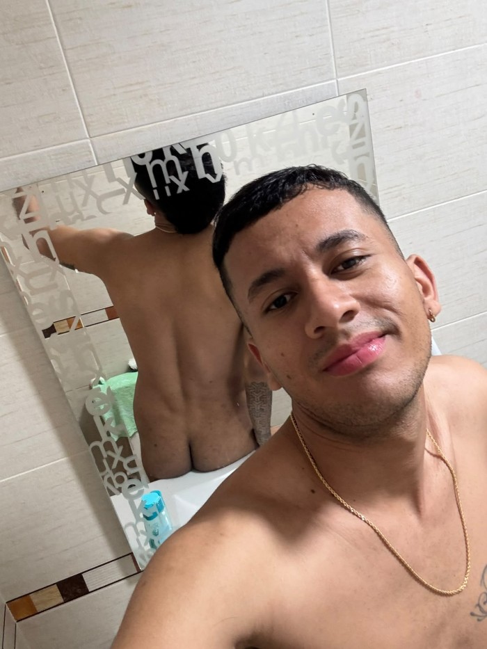 BISEXUAL ATENTO VERSATIL CACHONDO COMPLACIENTE