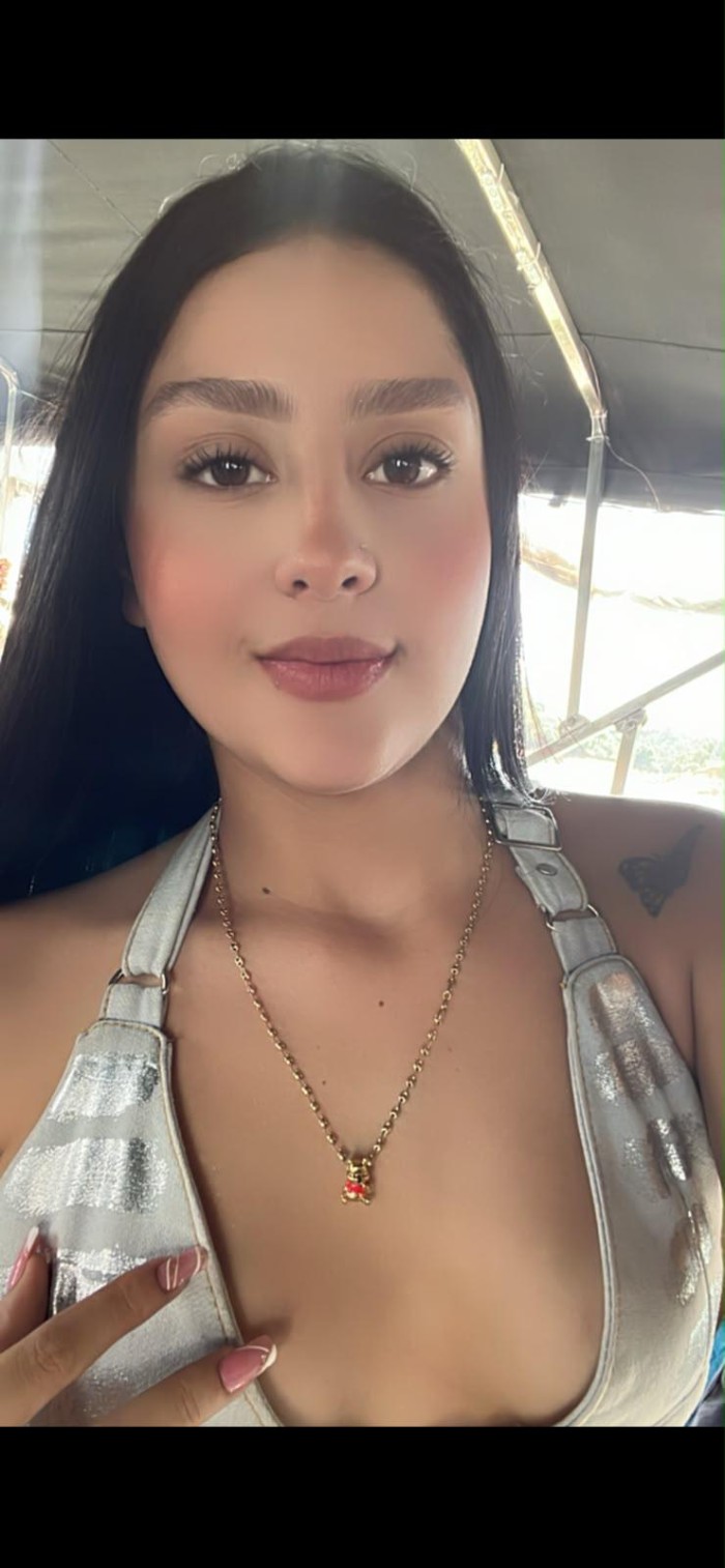 JOVENCITA RECIEN LLEGADA A PUERTO DEL CARMEN