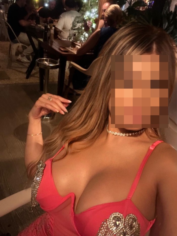 EN IBIZA SENSUAL ARDIENTE FIESTA ESCORT NOVEDAD