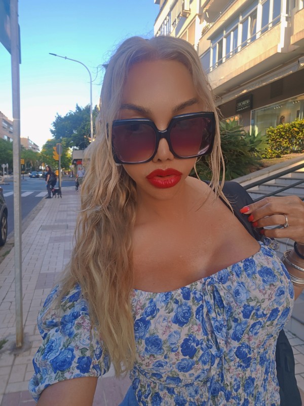 ESPAÑOLA SILVIA EN PRIVADO
