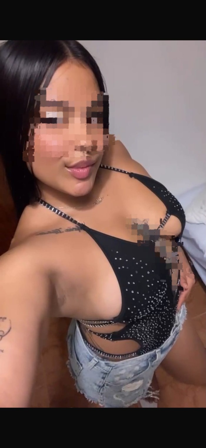 Hermosa y Sensual guarra , en Playa de acequion