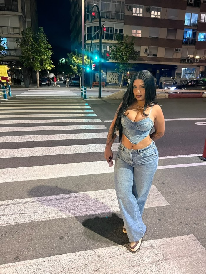 EN MURCIA ARDIENTE VENEZOLANA SENSUAL FIESTERA