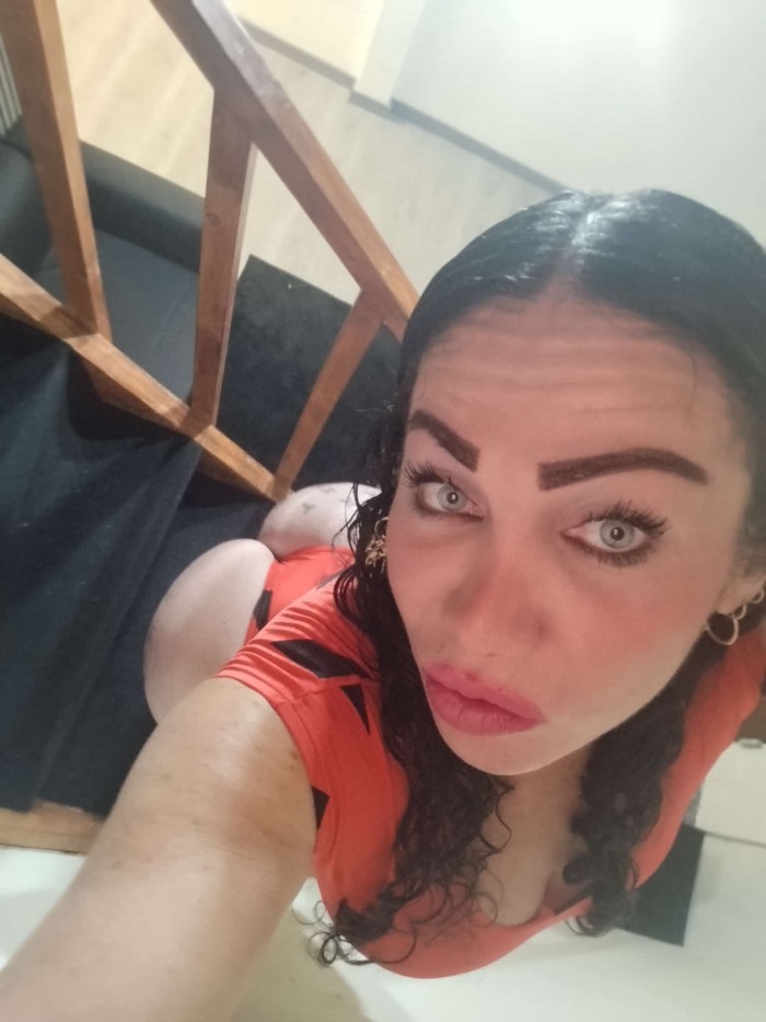 MIA LA MAESTRA DE TUS SUEñOS LA MáS DESEADA Y COTIZADA DE PALMA 20€