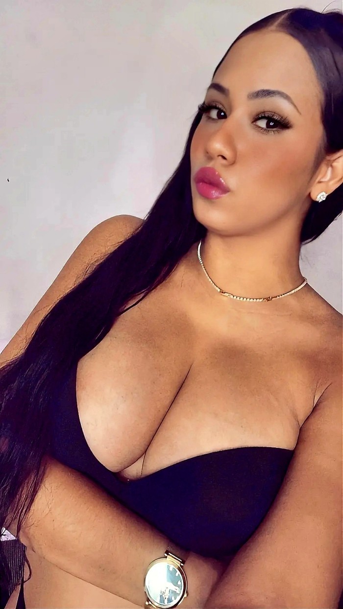 LATINA COQUETA Y JUGUETONA 742077325