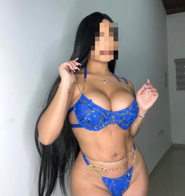 TETONA DELICIOSA CON COÑITO MUY ESTRECHO FIESTERA