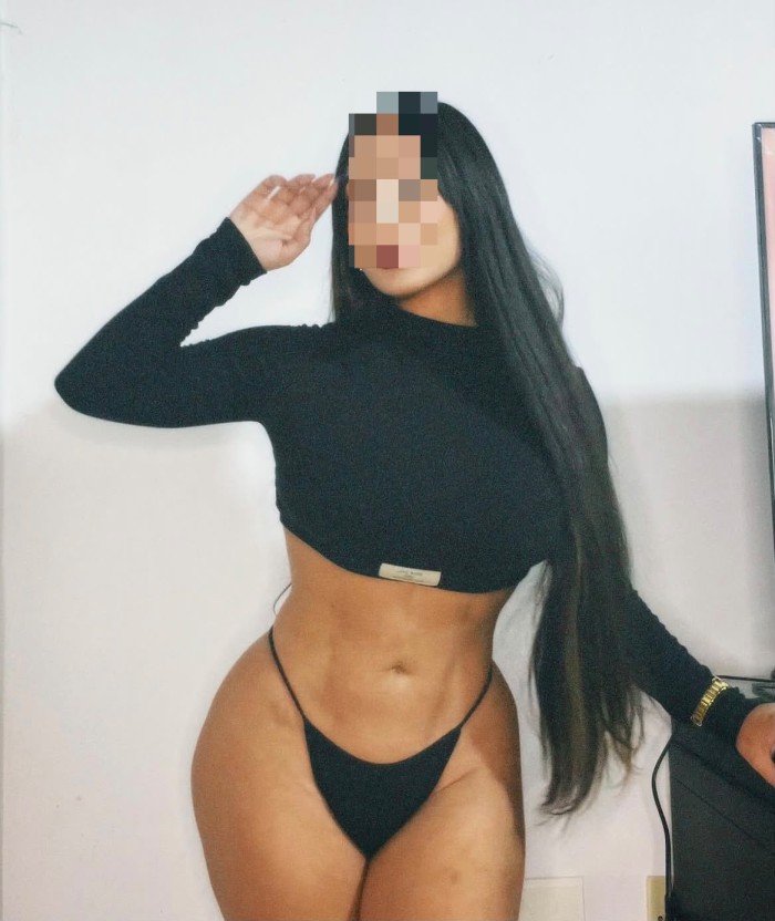 TETONA DELICIOSA CON COÑITO MUY ESTRECHO FIESTERA
