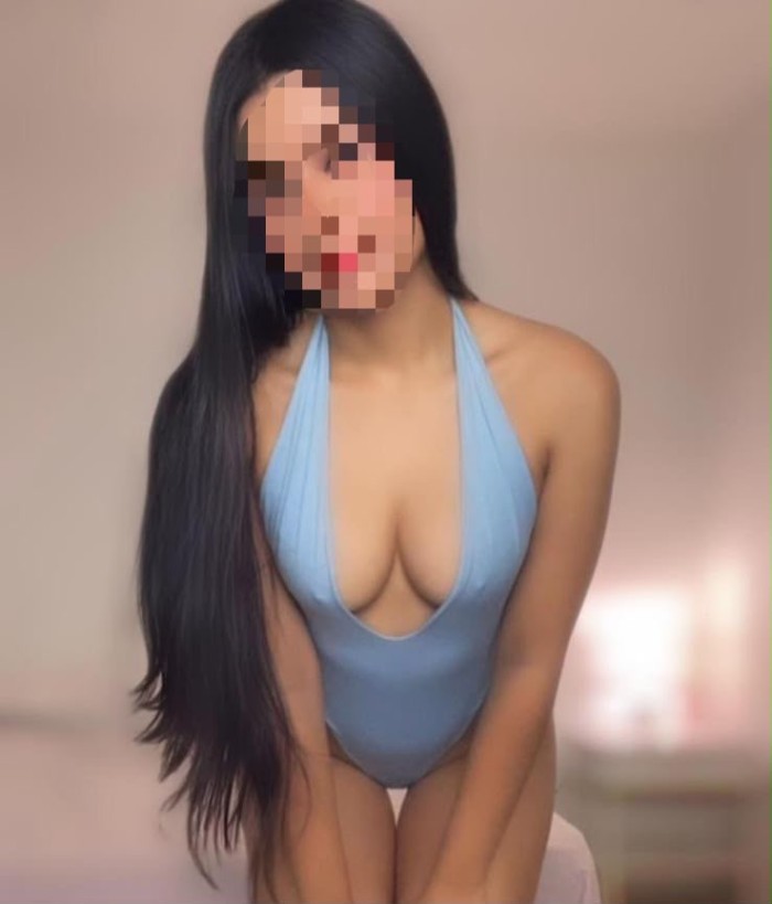 Ven a disfrutar de mi coñito jugoso