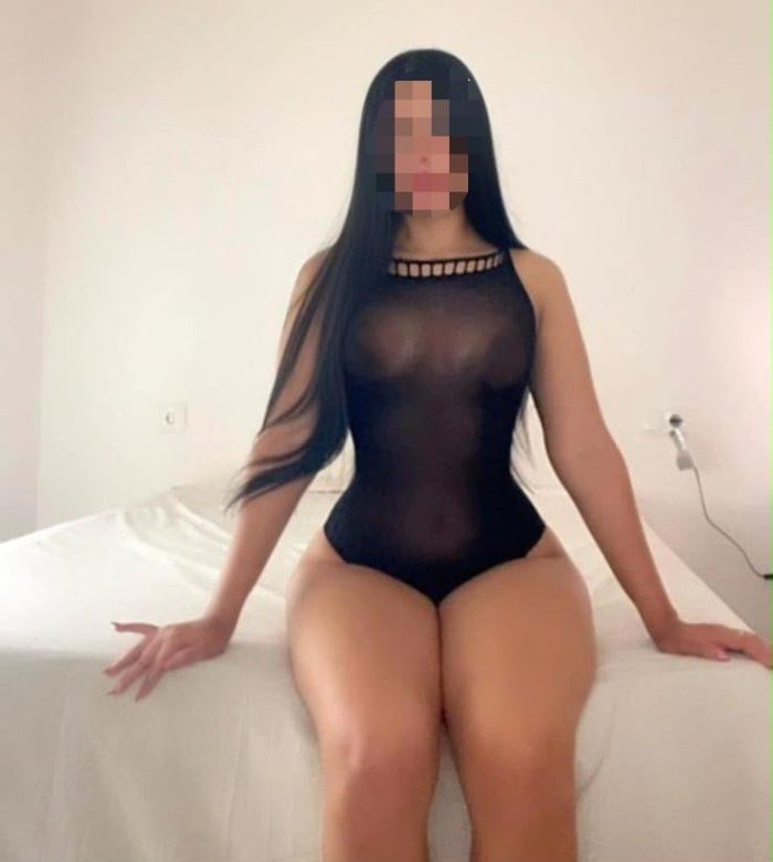Ven a disfrutar de mi coñito jugoso