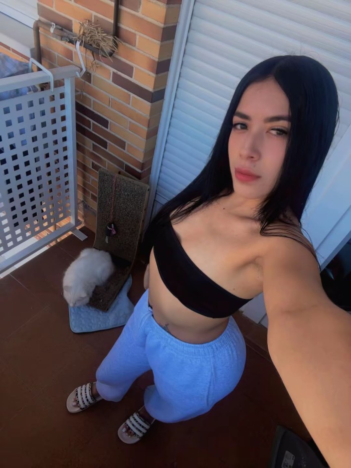 NATURALMENTE SEDUCTORA, JUGUETONA EN CARABANCHEL