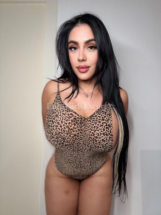 VEN Y CORRETE EN MIS GRANDES TETAS