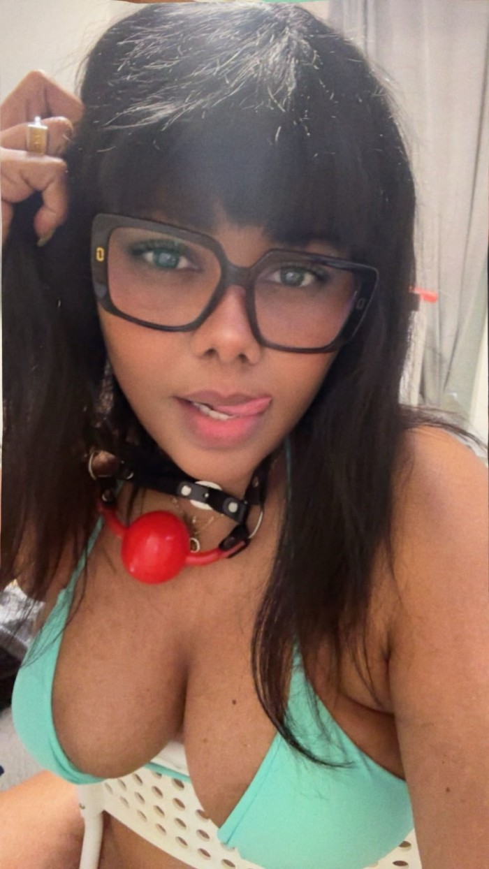 QUIERO FIESTA MIENTRAS ME FOLLAS DURO LATINA SEXY