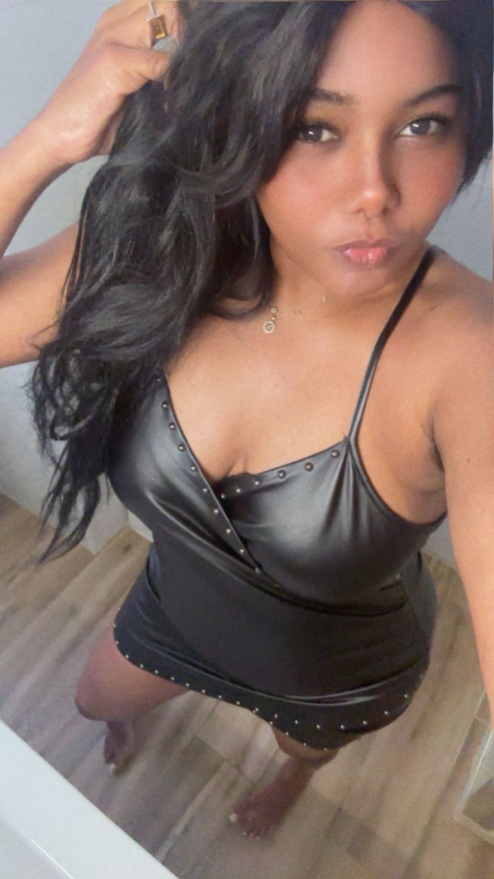 QUIERO FIESTA MIENTRAS ME FOLLAS DURO LATINA SEXY