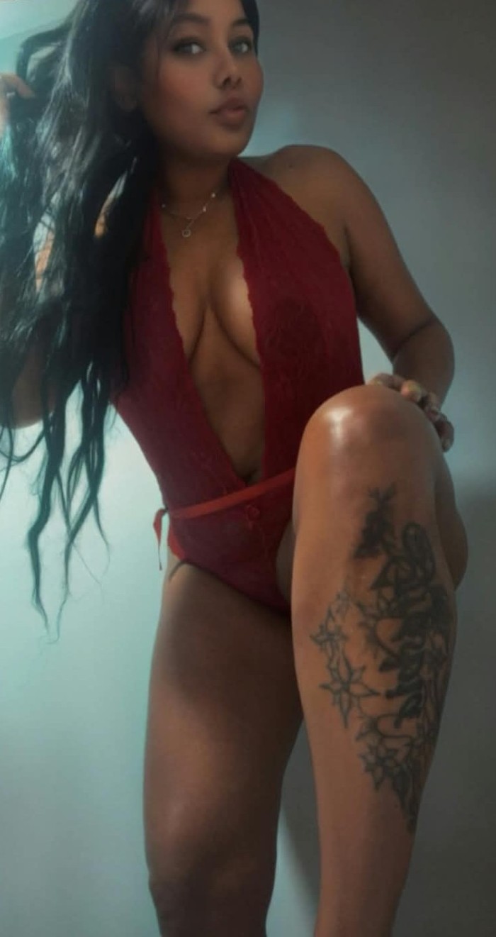 QUIERO FIESTA MIENTRAS ME FOLLAS DURO LATINA SEXY