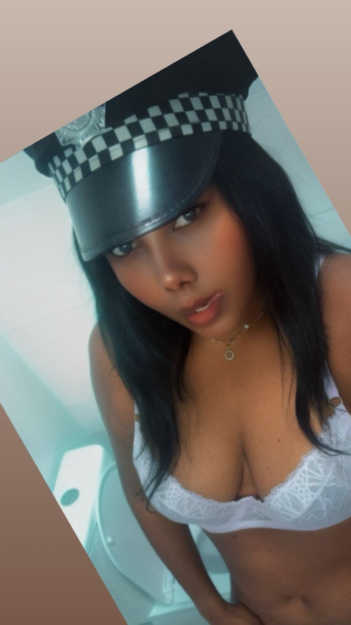 QUIERO FIESTA MIENTRAS ME FOLLAS DURO LATINA SEXY